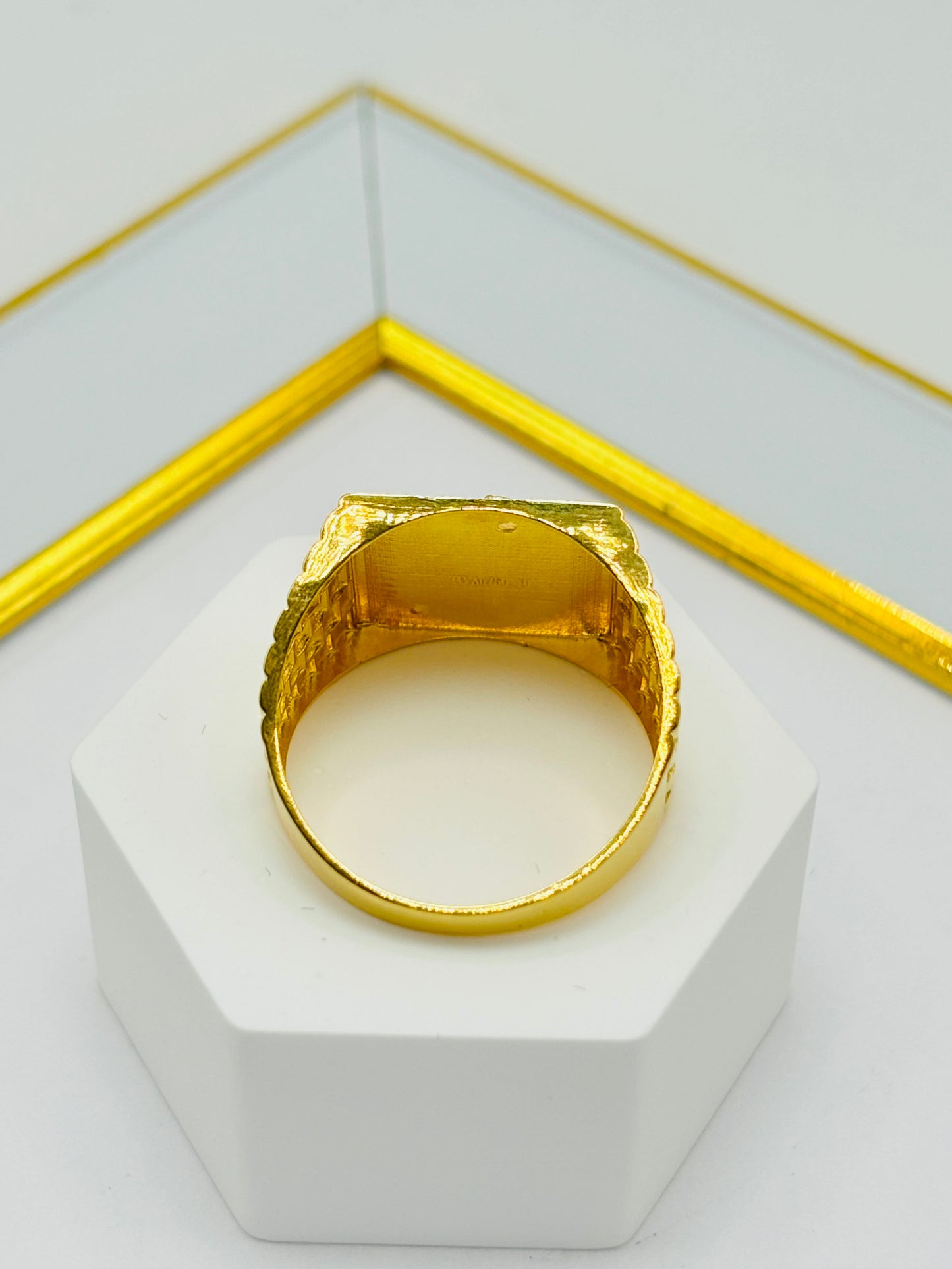 18K Gold Men's Ring with Dragon