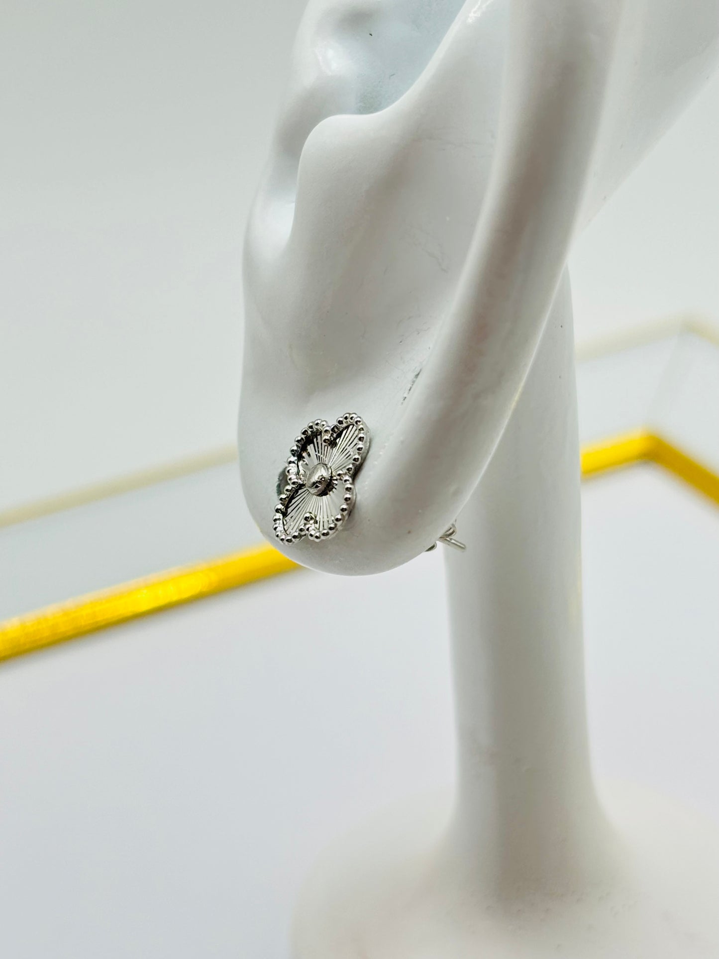 18K White Gold Clover Earrings