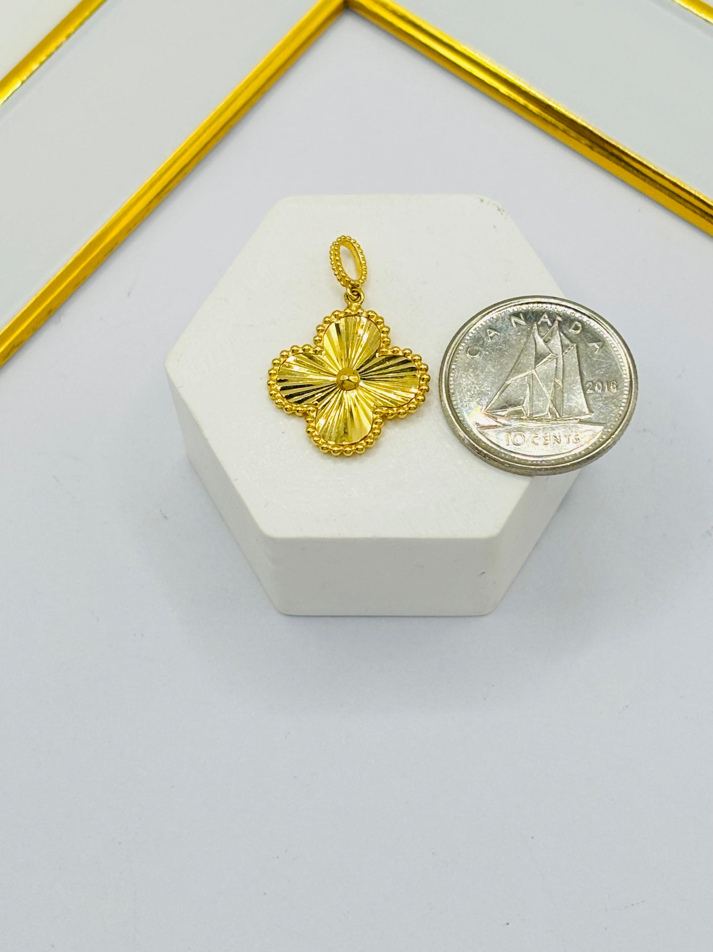 18K Gold Clover Pendant