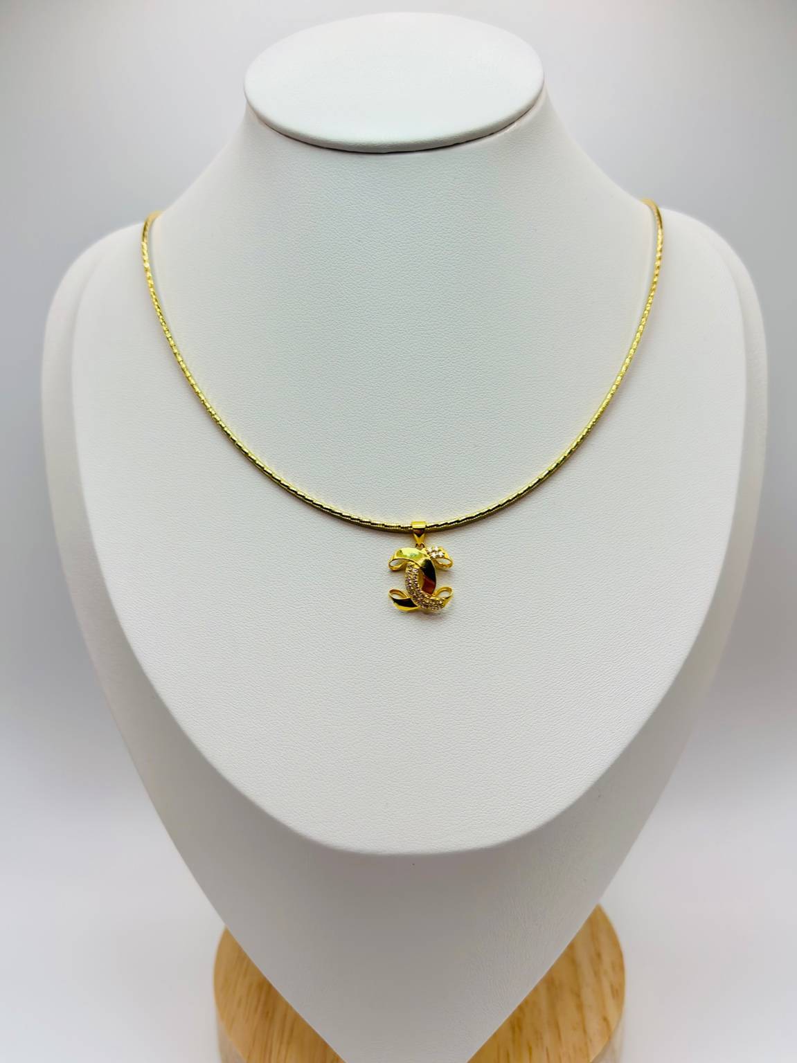18K Gold Omega Chain with Pendant Set