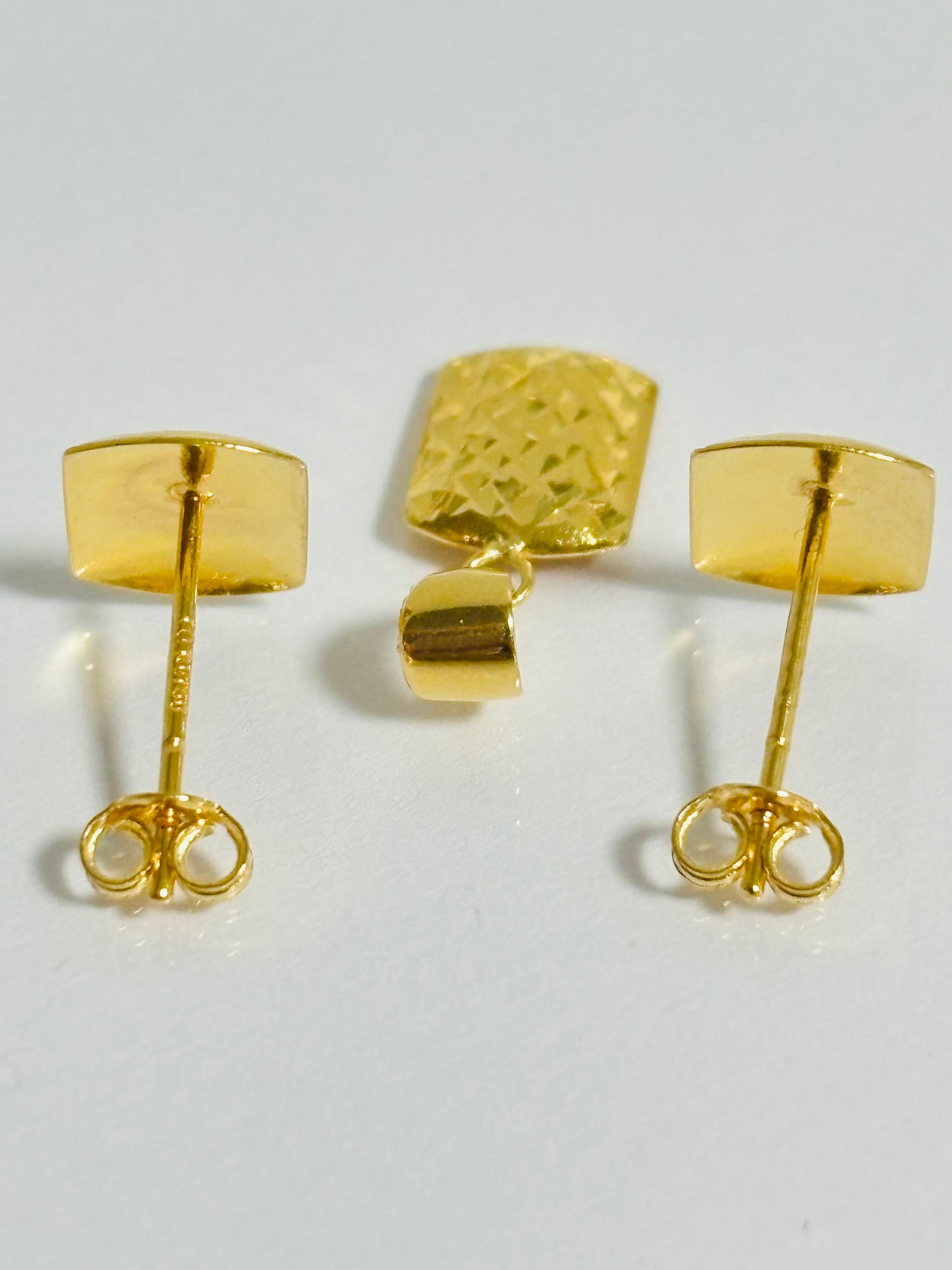18K Gold Diamond Cut Earrings and Pendant Set
