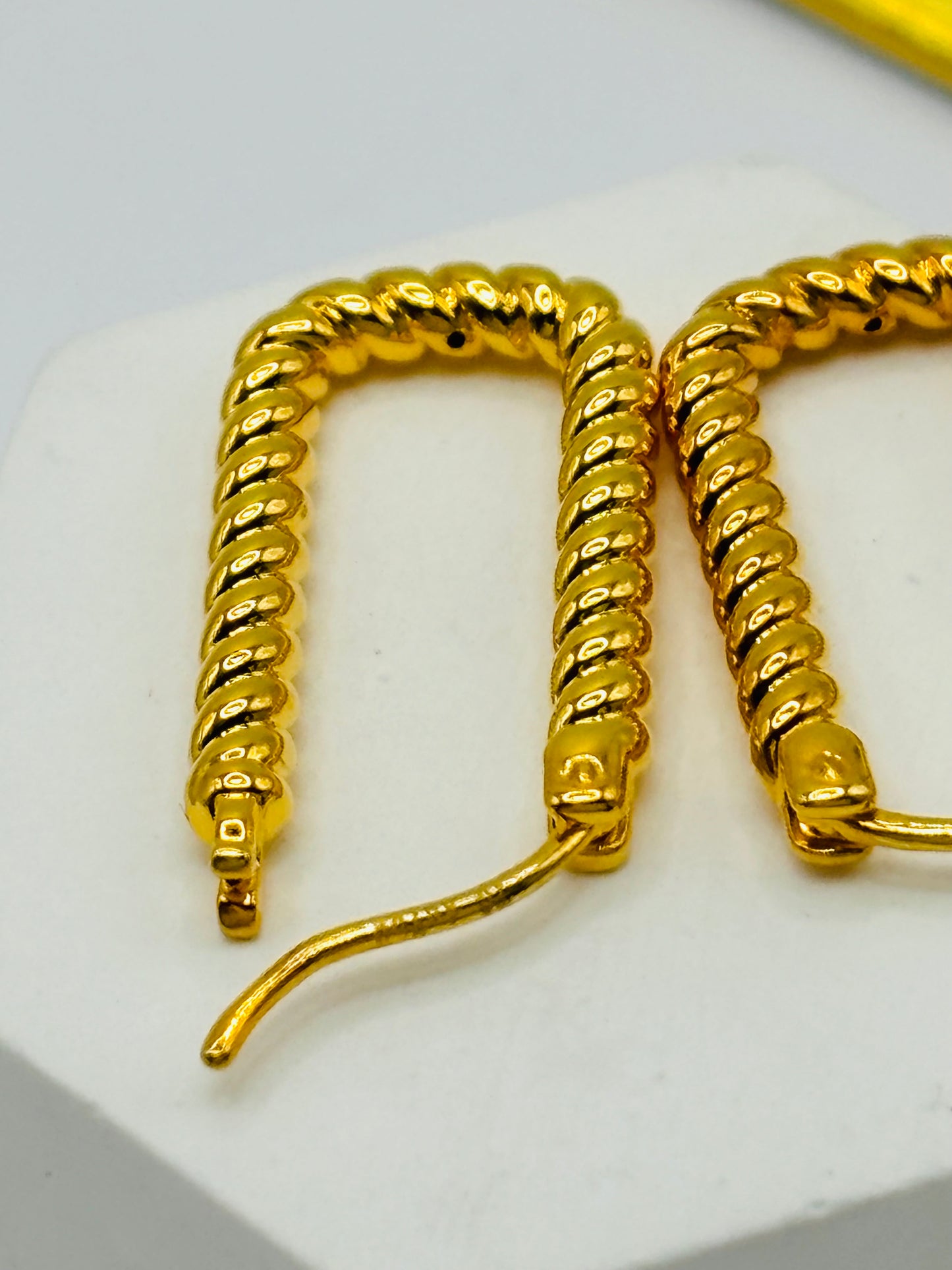 18K Gold Twisted Oval Loop Earrings (Electroform)
