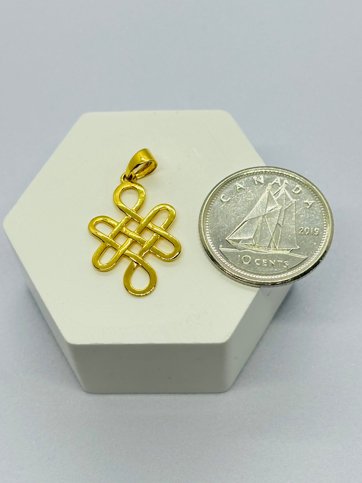 18K Gold Lucky Mystic Knot Pendant