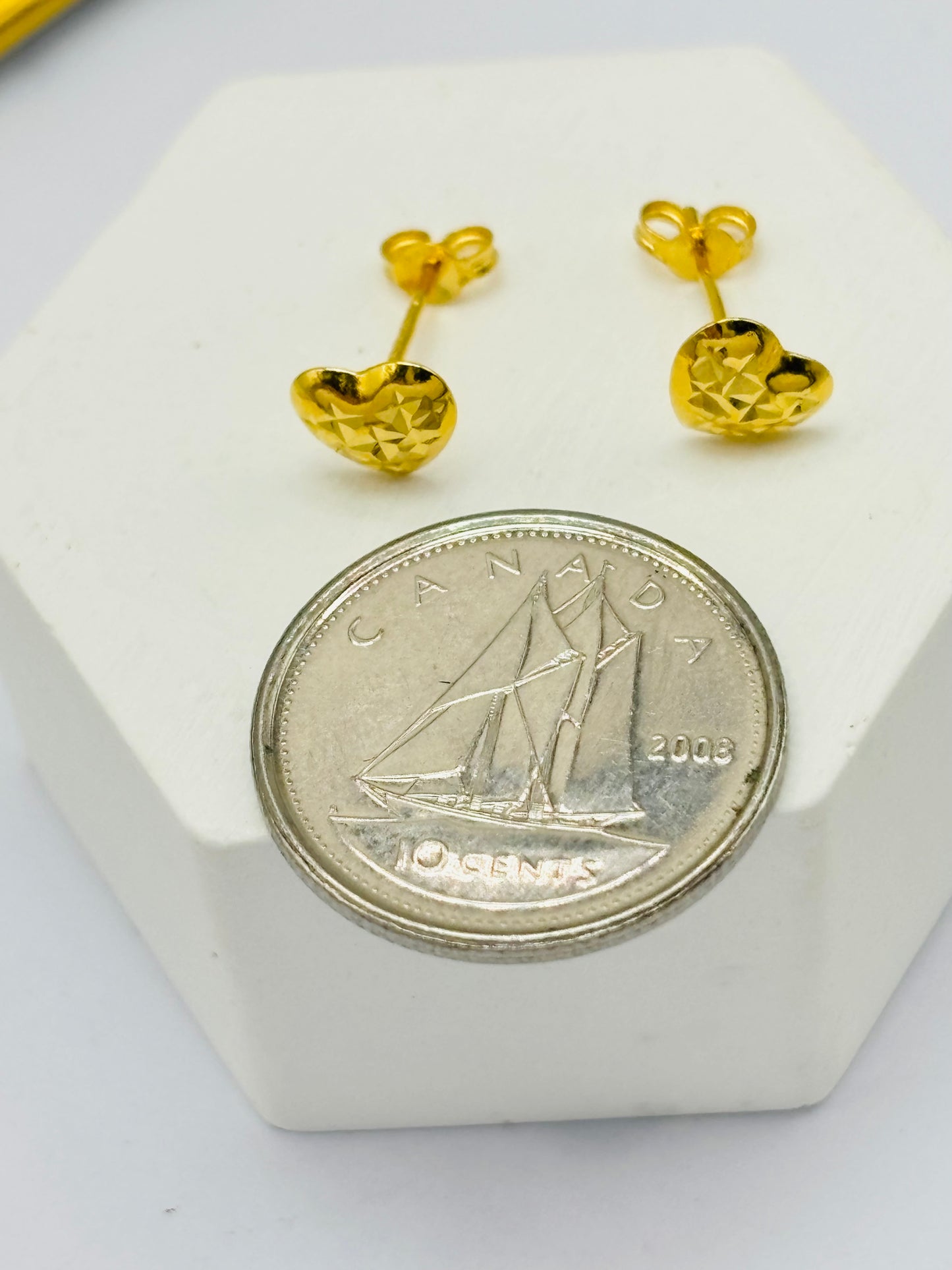 18K Gold Diamond Cut Small Heart Earrings