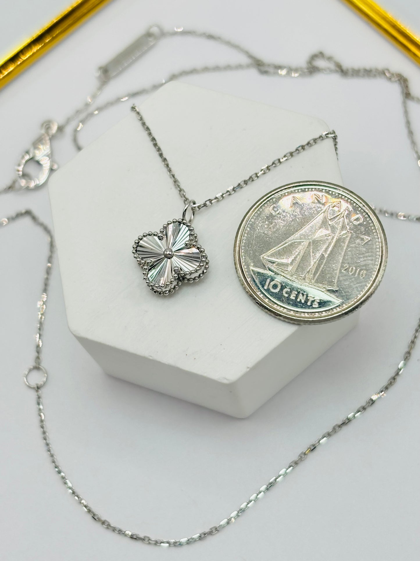 18K White Gold Clover Necklace