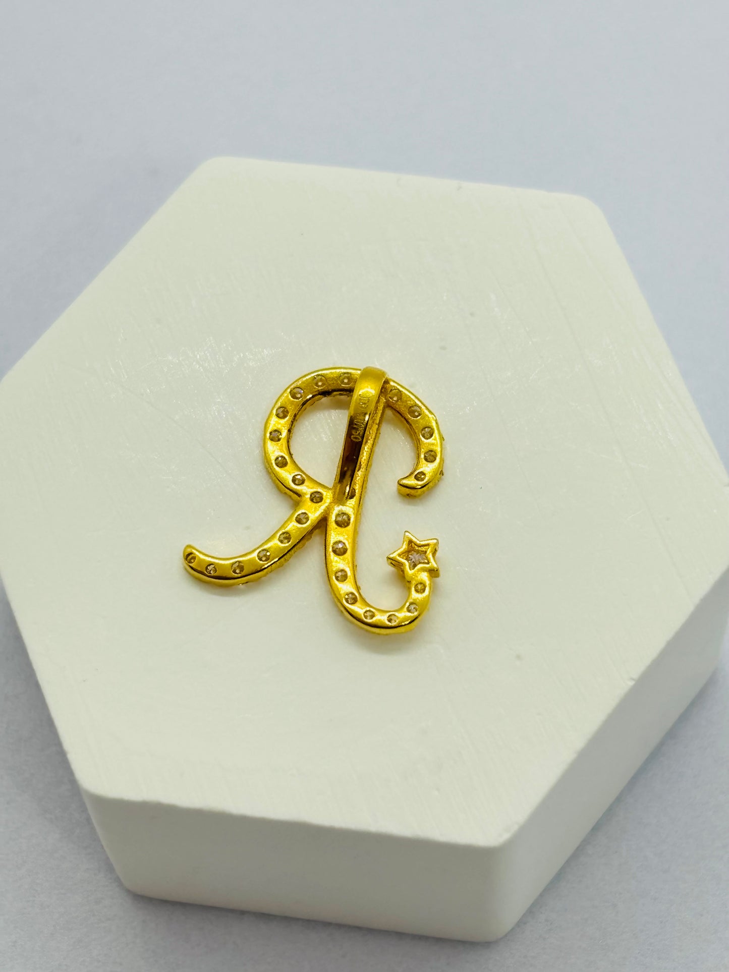 18K Gold Initial Moissanite Diamond Letter R Pendant