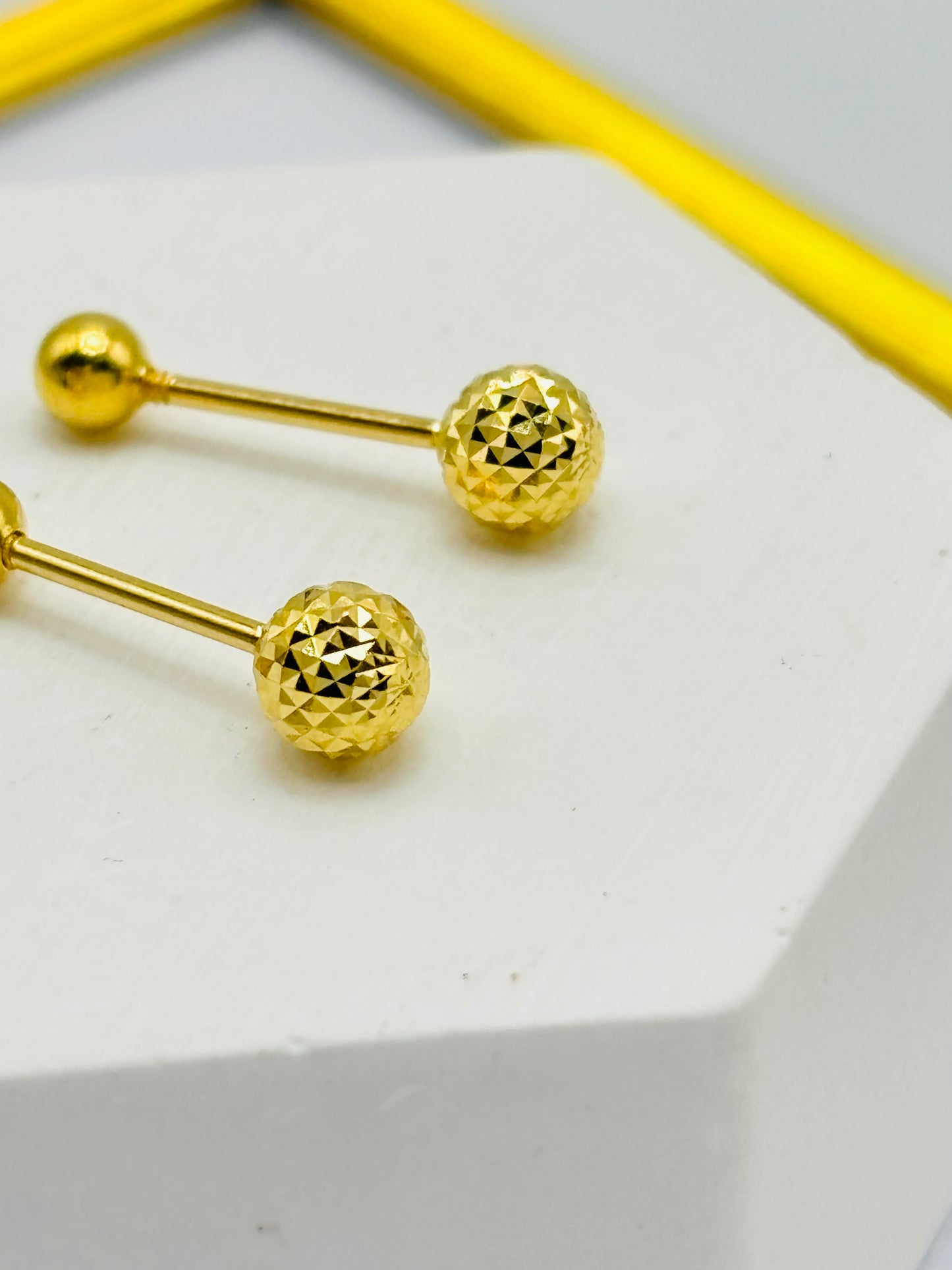 18K Gold Ball Diamond Cust Screw Earrings