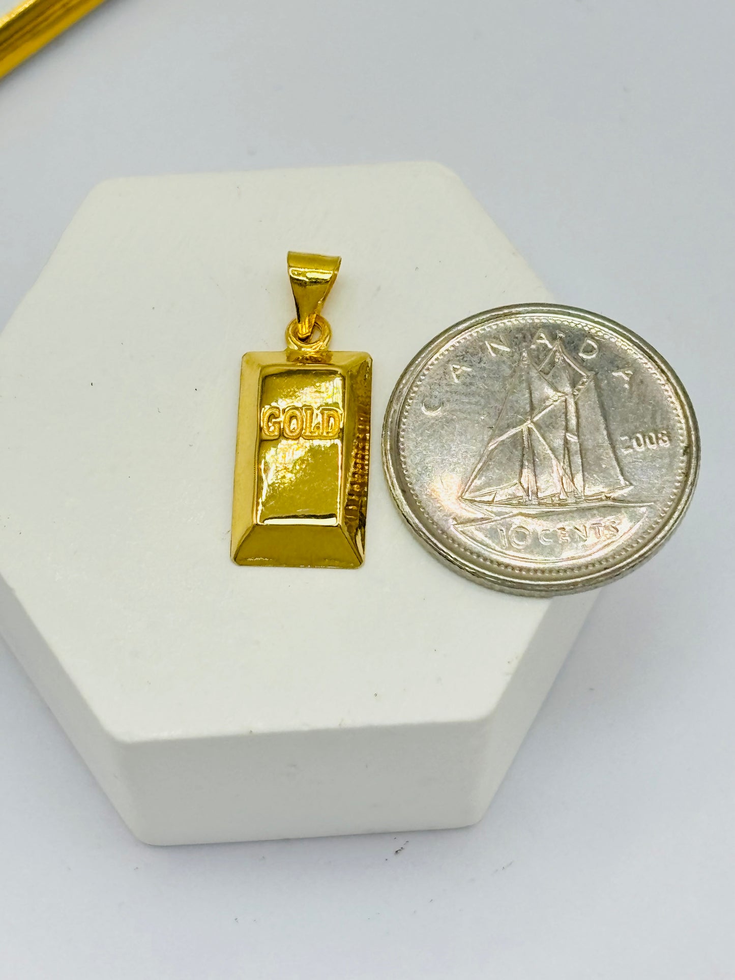 18K Gold Bar Pendant