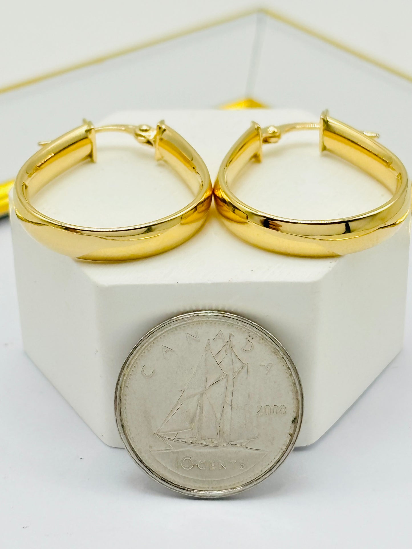 18K Gold Plain Oval Loop Earrings