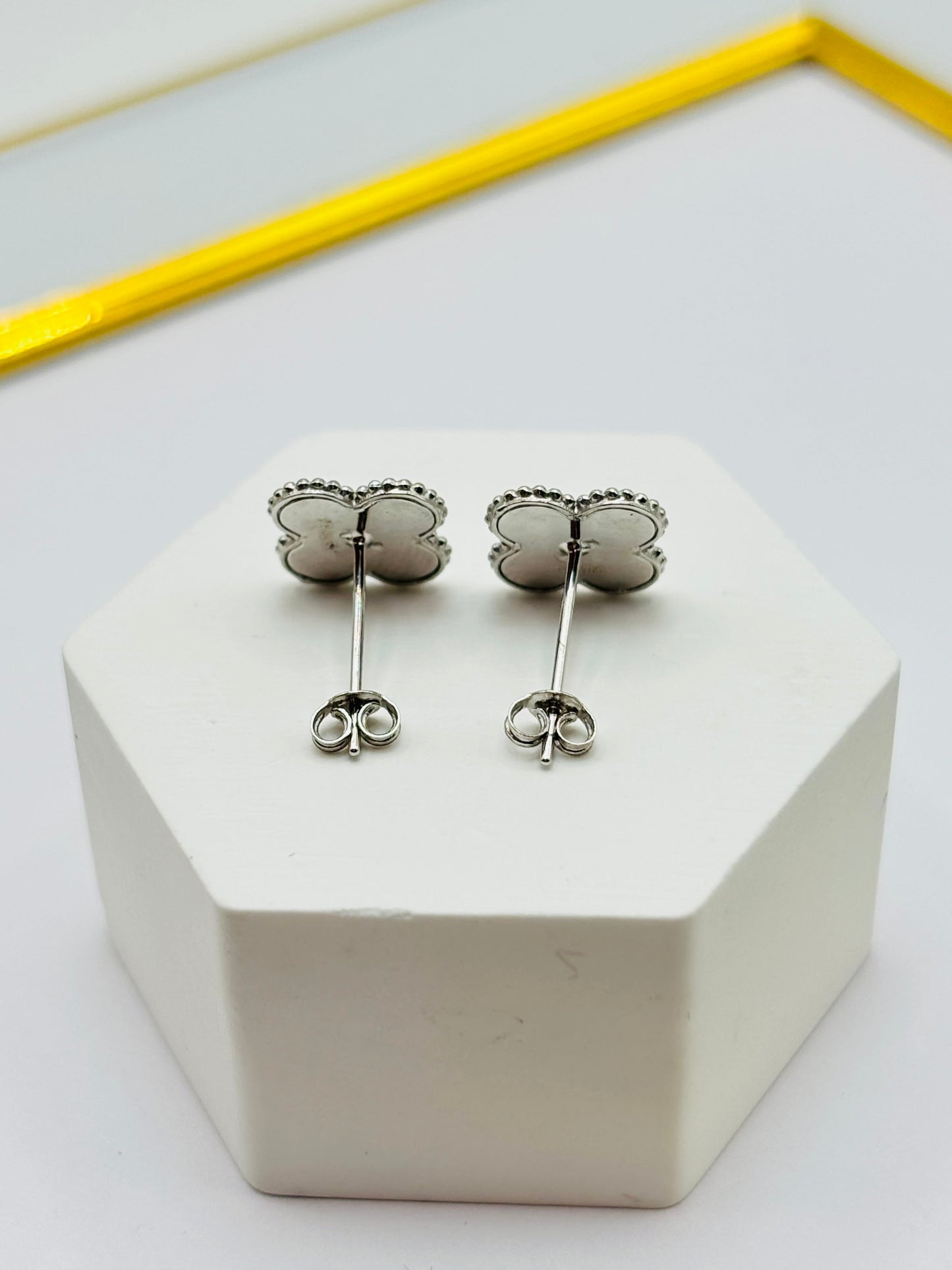18K White Gold Clover Earrings