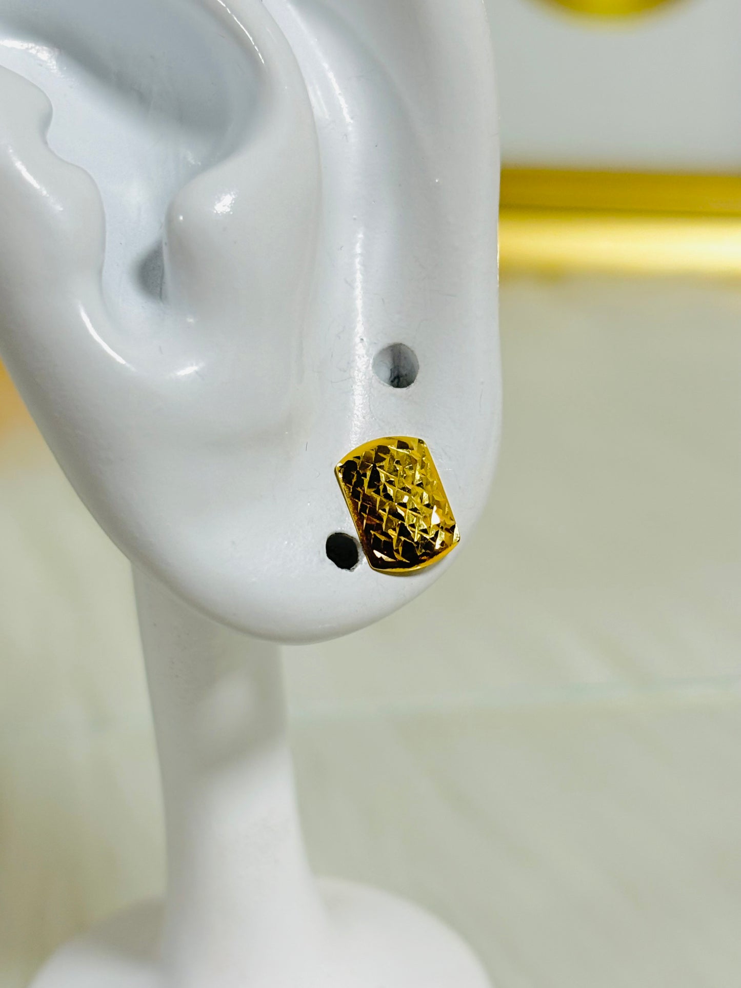 18K Gold Diamond Cut Earrings and Pendant Set