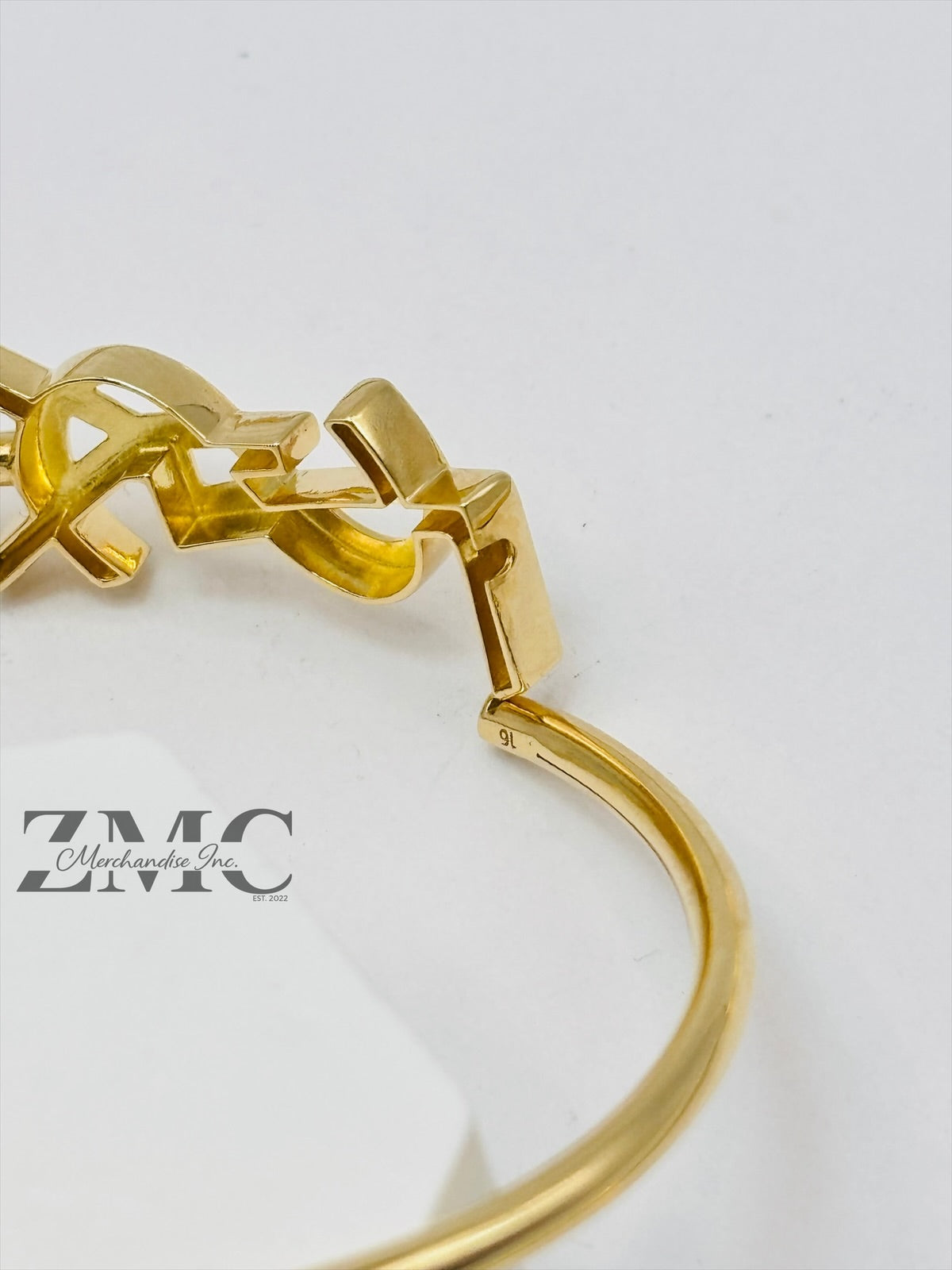 18K Gold Bangle