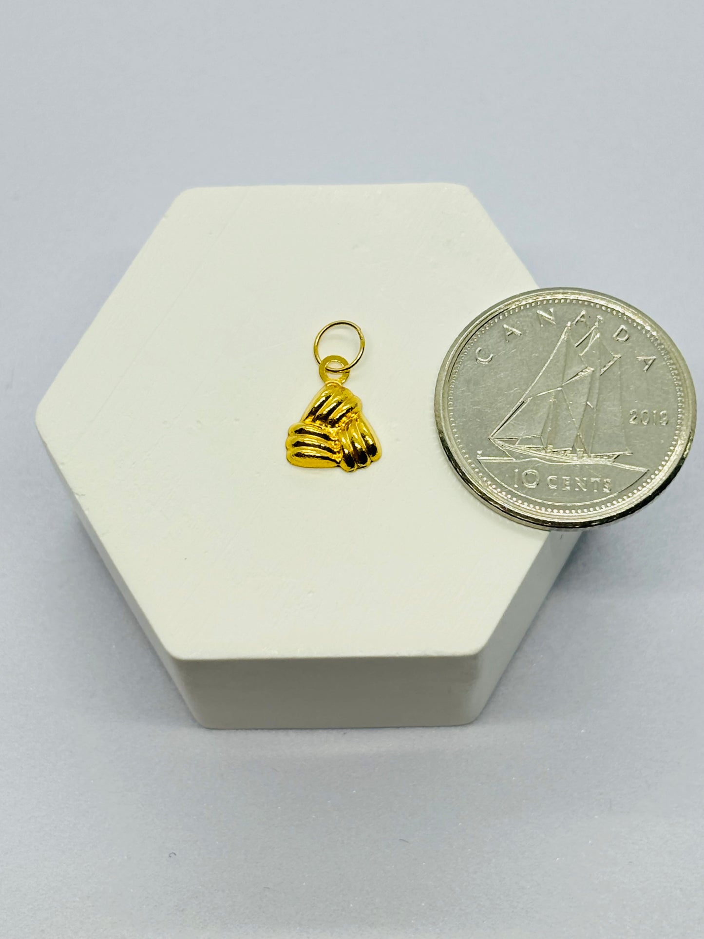 18K Gold Knot Pendant
