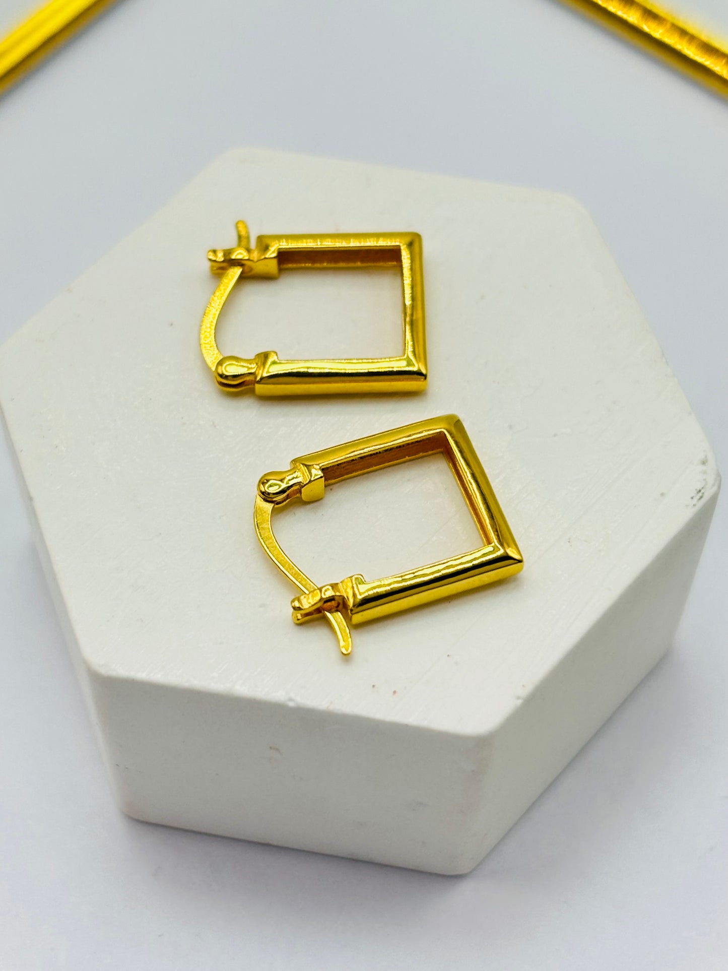 18K Gold Small Square Loop Earrings