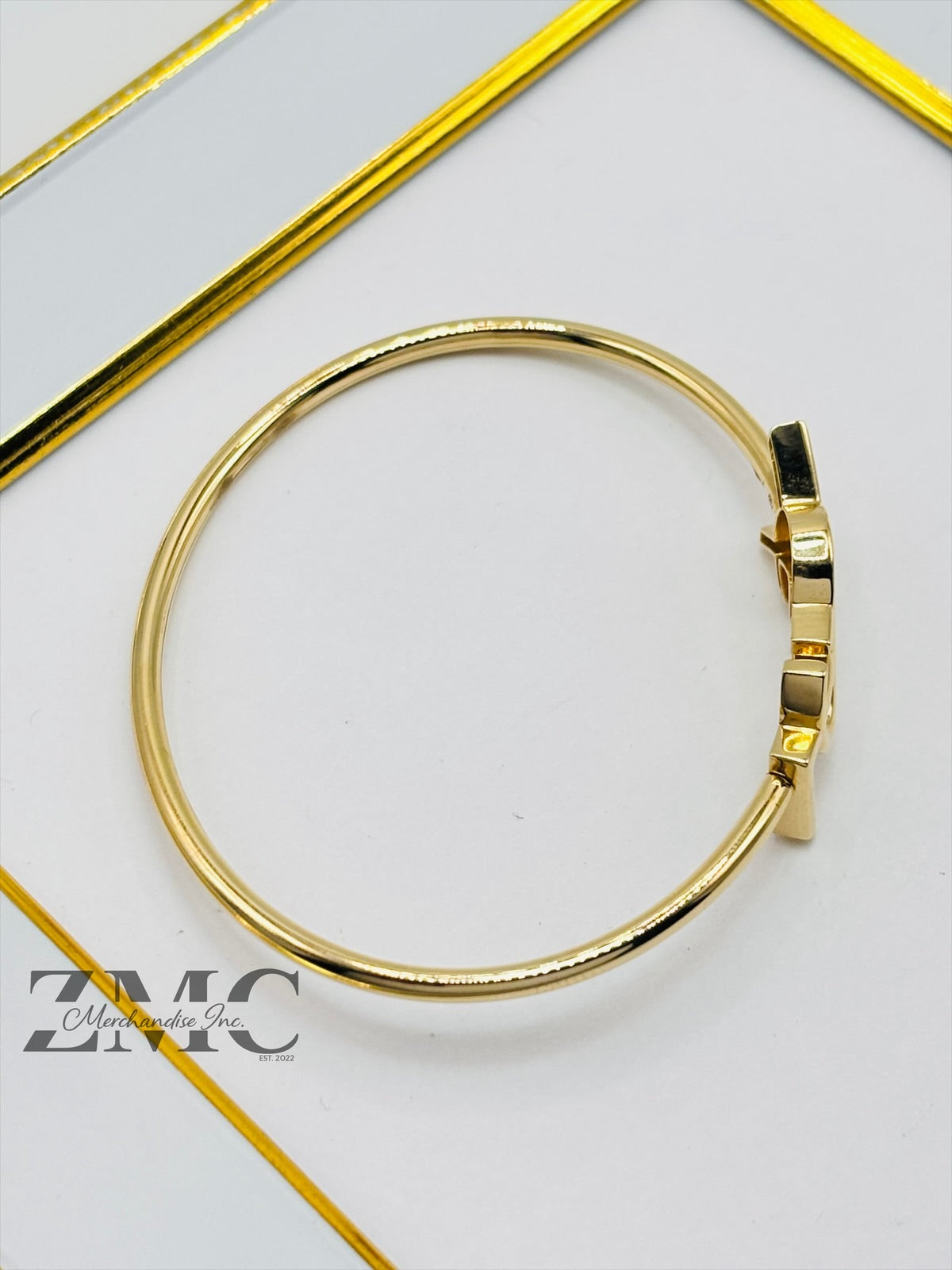 18K Gold Bangle