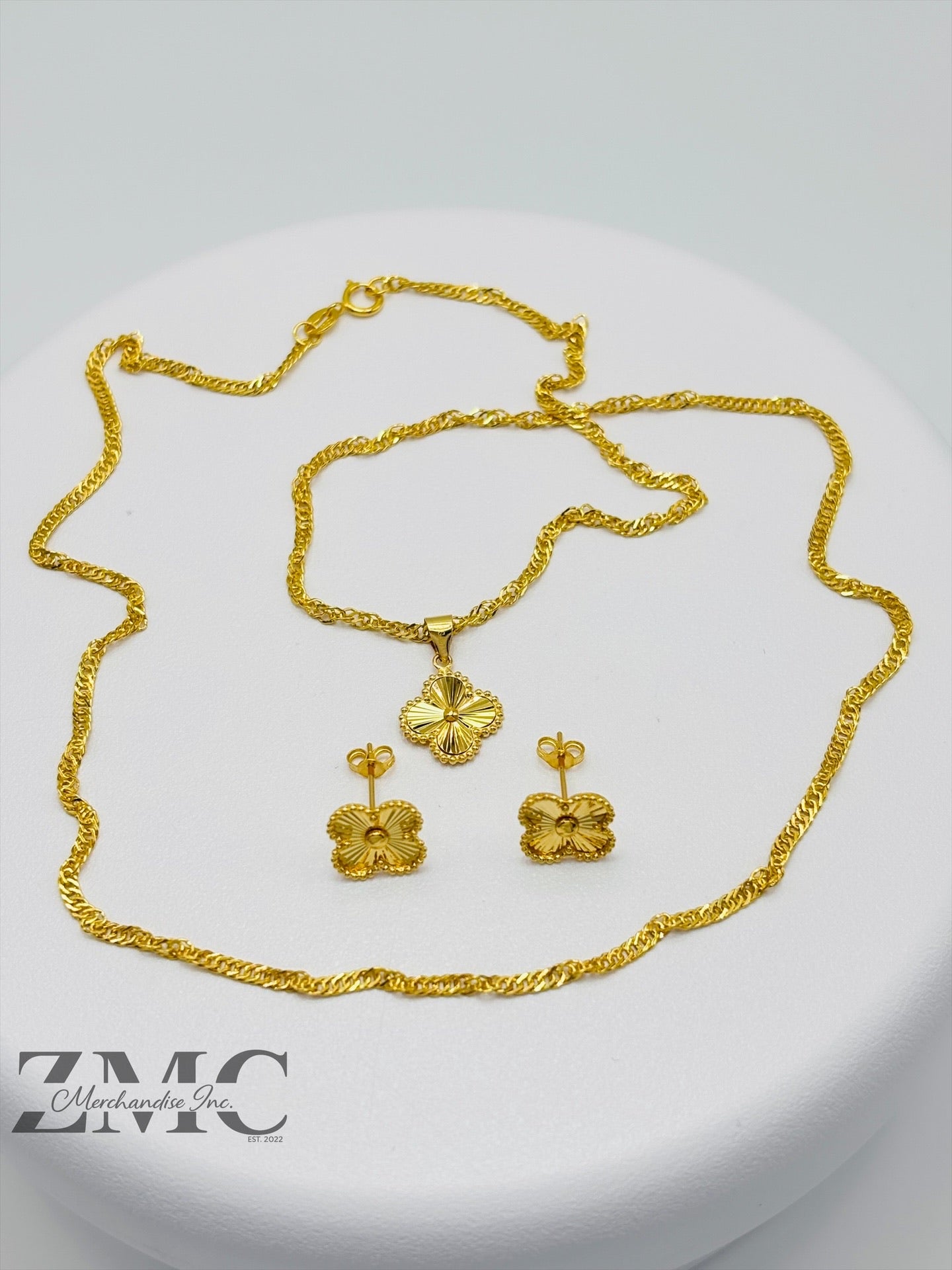 18K Gold Clover Earrings and Necklace Set