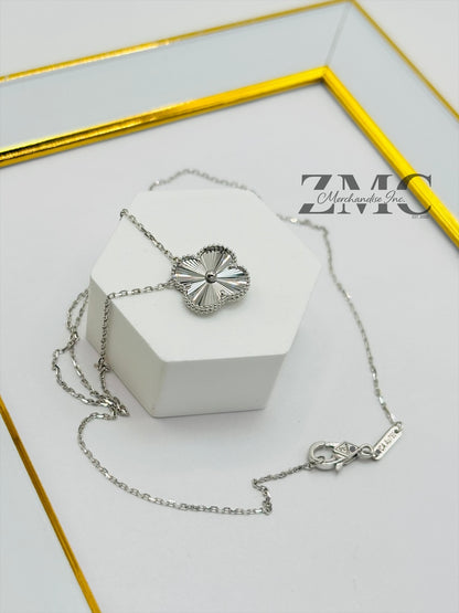 18K White Gold Clover Attached Necklace