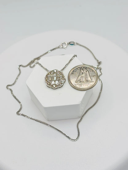 18K White Gold Circle Necklace