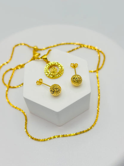 18K Gold Diamond Cut Earrings and Necklace Set