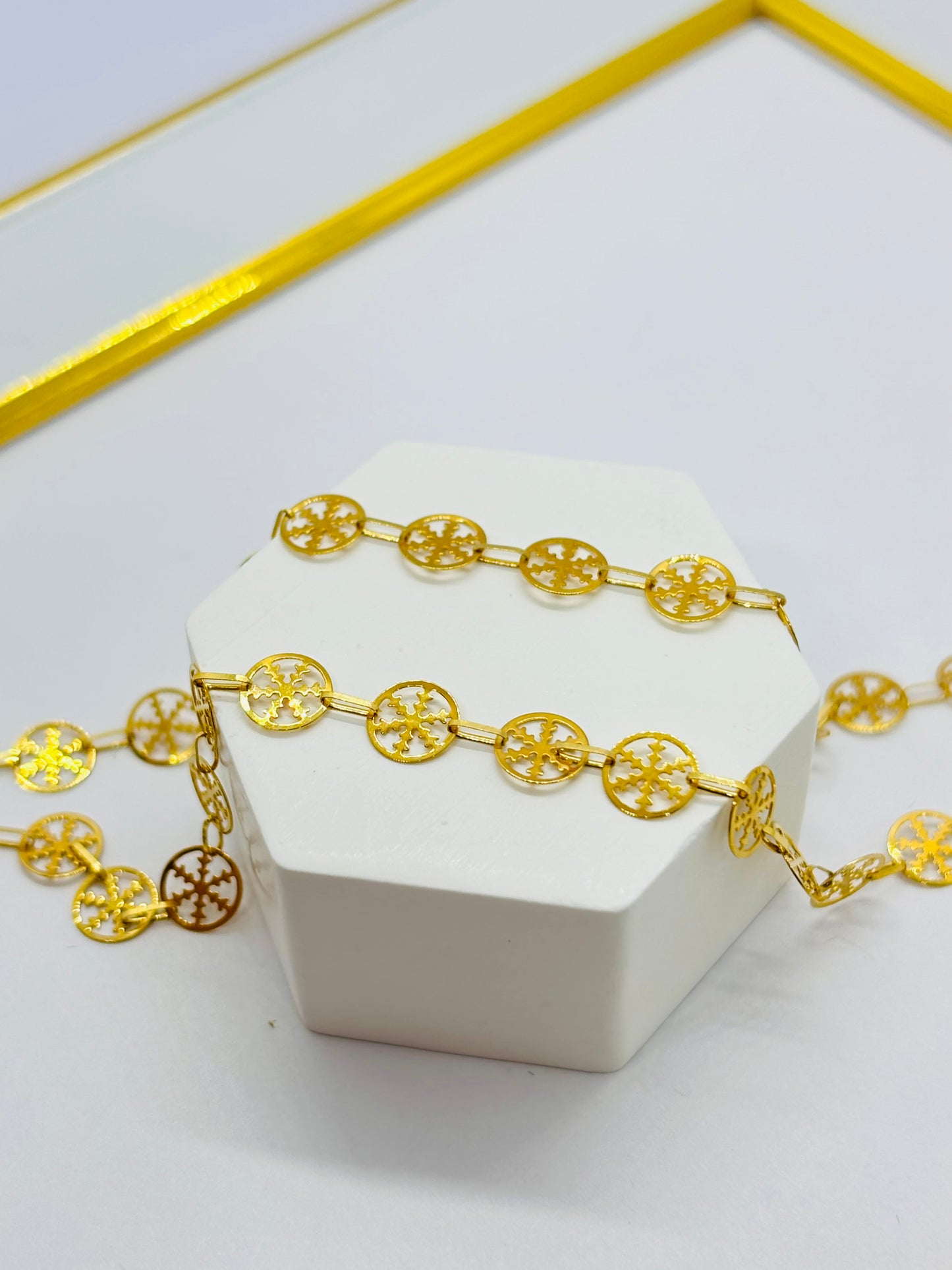 18K Gold Snow Flakes Necklace