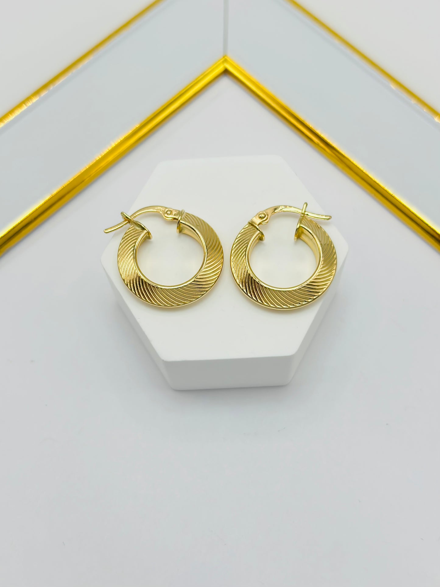 18K Gold Line Loop Earrings