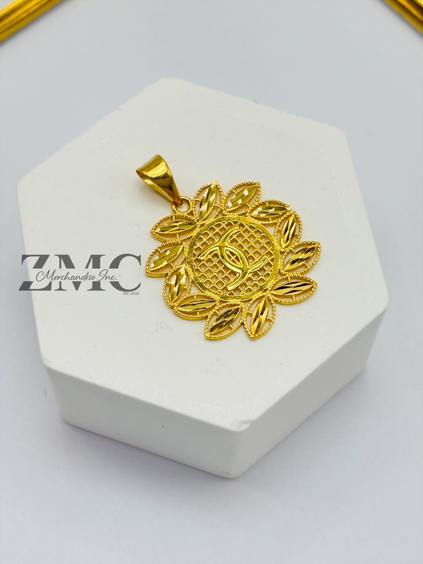 18K Gold Flower C Pendant
