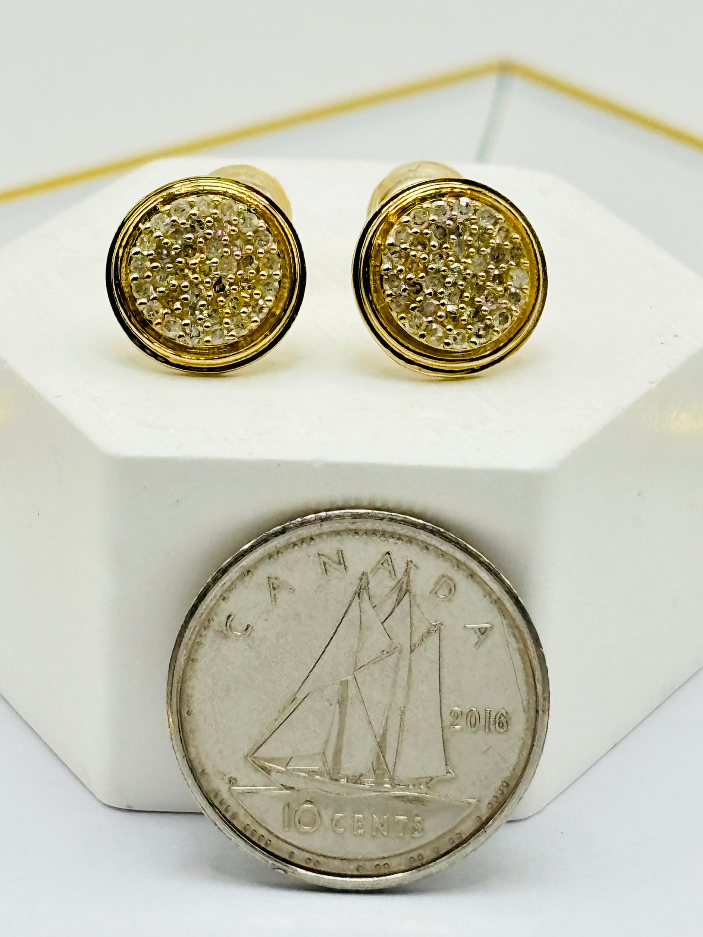 K18 Japan Gold Round Natural Diamond Earrings 0.34 carat