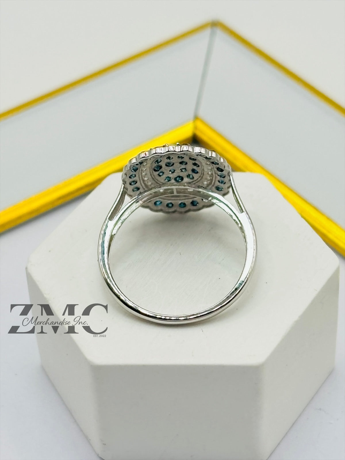 K18 Japan Gold Rare Blue and White Natural Diamond Ring 1.00 carat