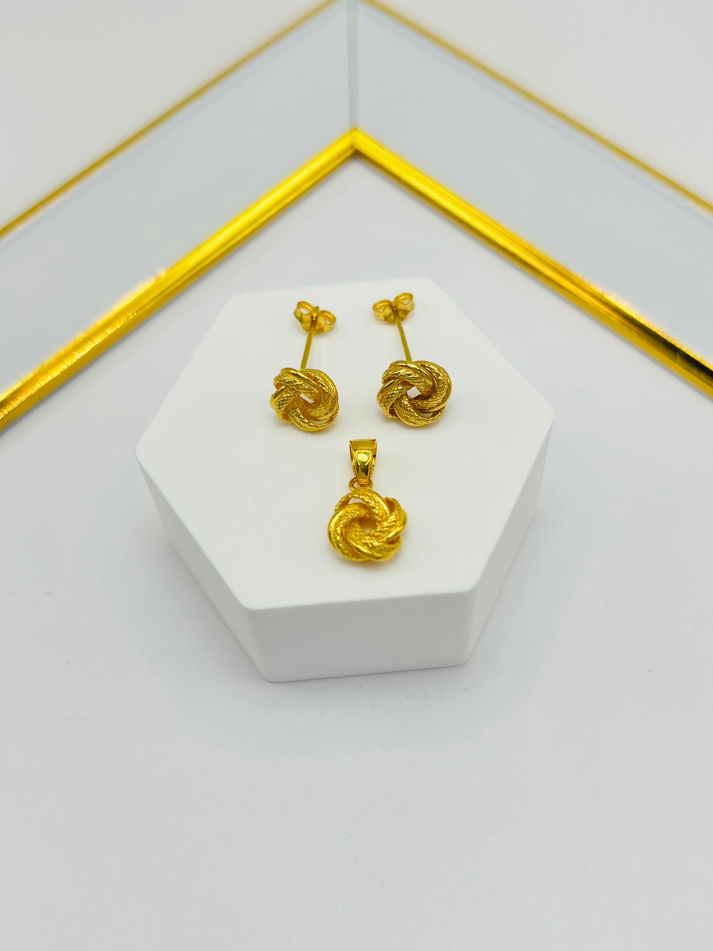 18K Gold Knot Earrings and Pendant Set