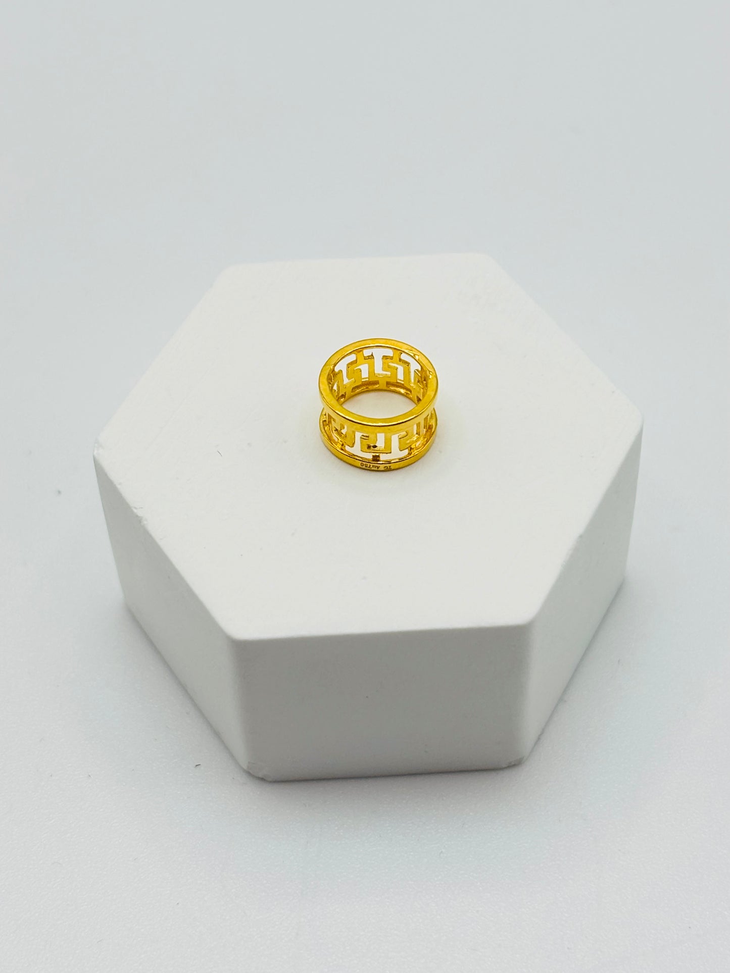 18K Gold Barrel Pendant Solid