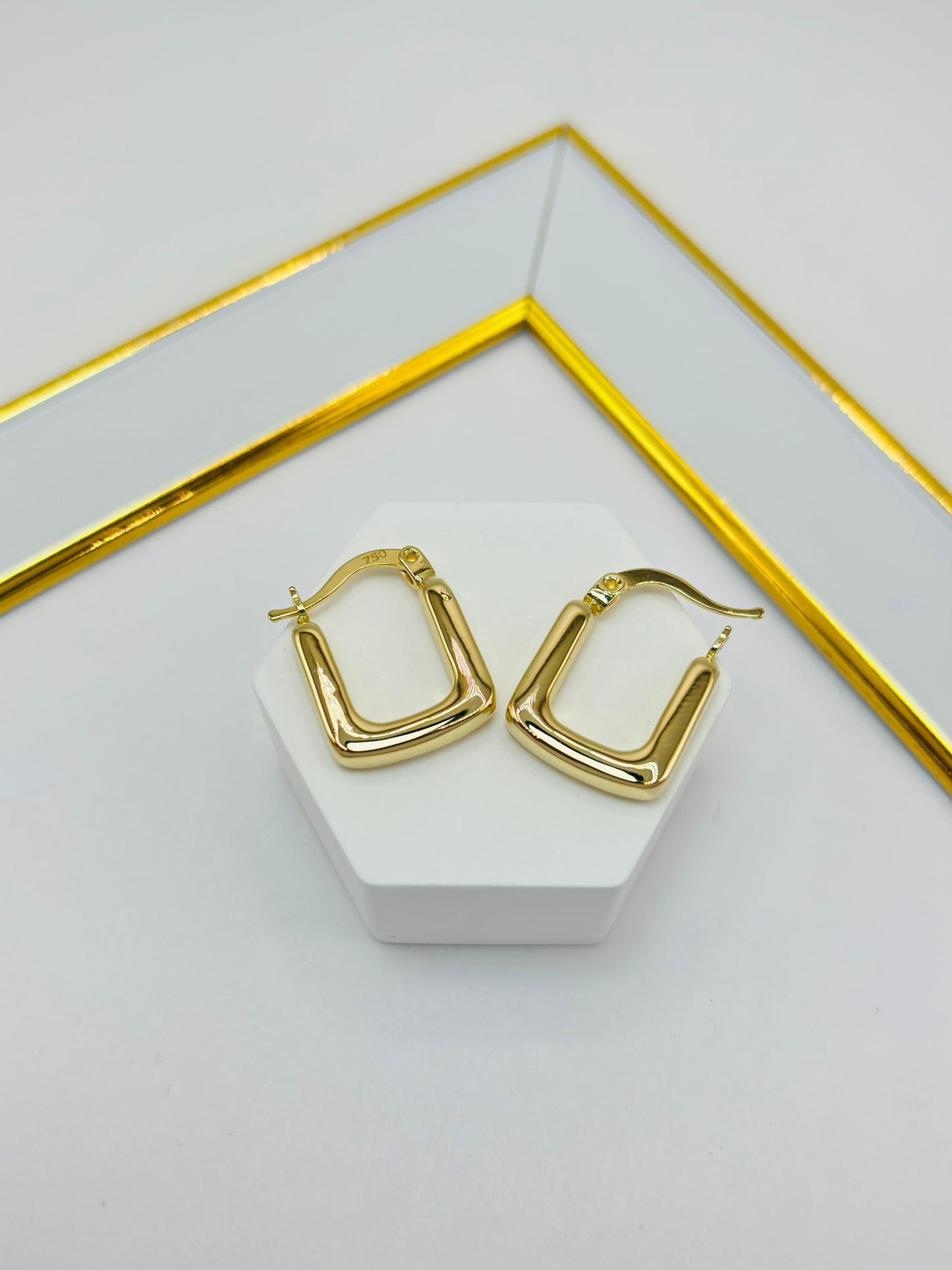 18K Gold Square Loop Earrings