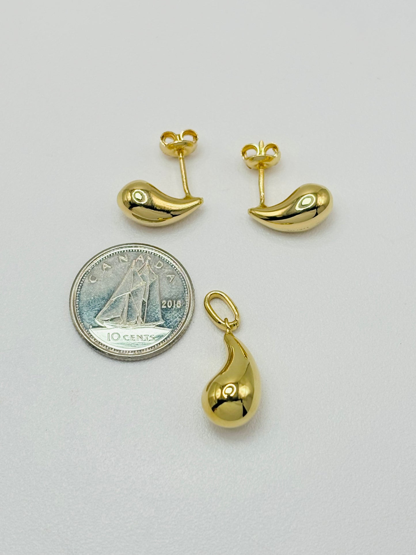 18K Gold Teardrop Earrings and Pendant Set