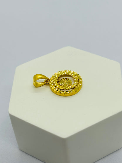 18k Gold Circle Pendant
