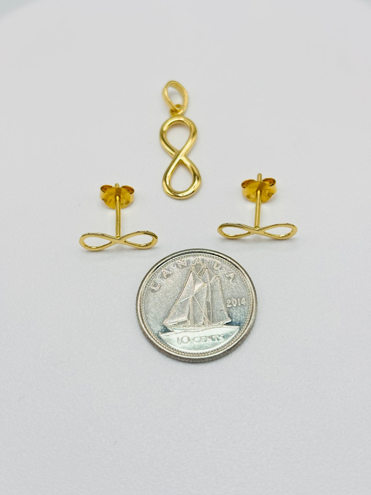 18K Gold Infinity Earrings and Pendant Set