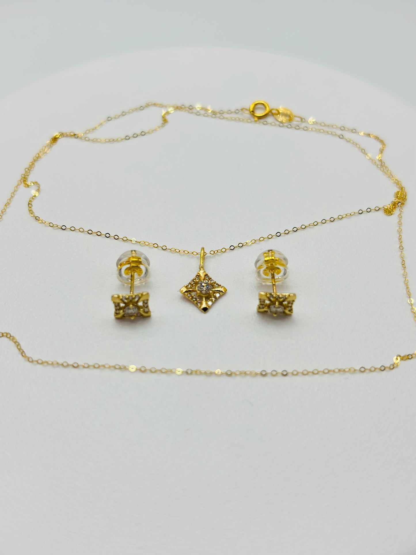 K18 Japan Gold Pendant and Earrings Natural Diamonds with FREE 18K Gold Chain Set