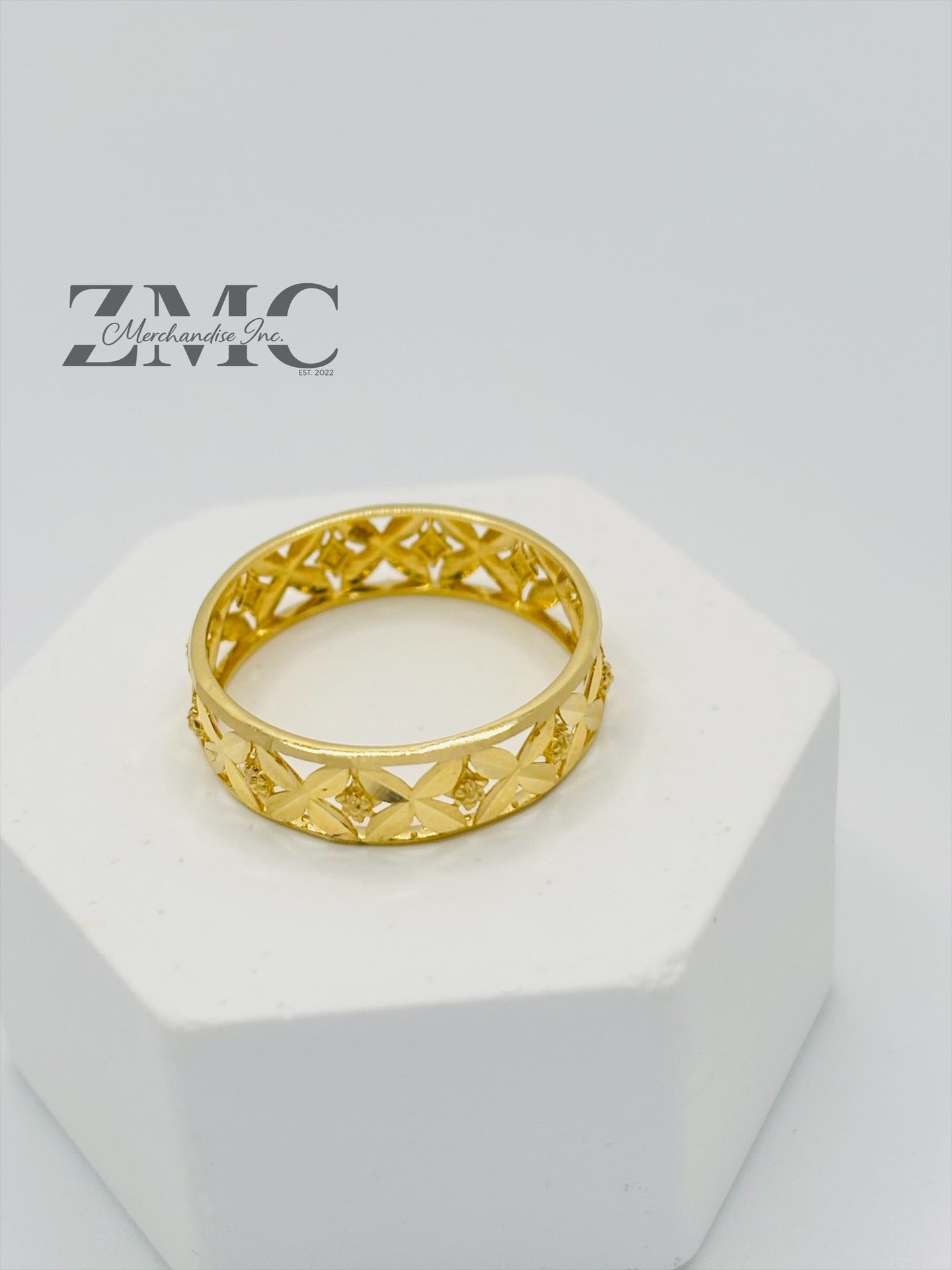 18K Gold Flower Circle Ring