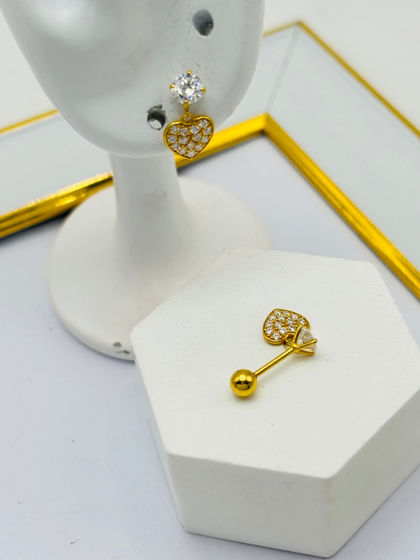18K Gold Screw Type Heart Dangling Moissanite Diamond Earrings