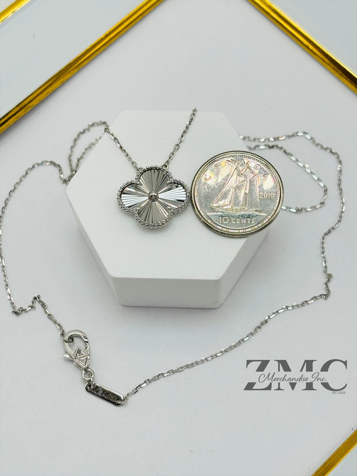 18K White Gold Clover Attached Necklace