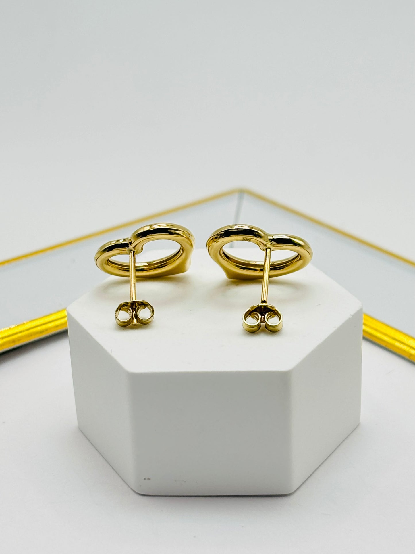 18K Gold Open Heart Earrings