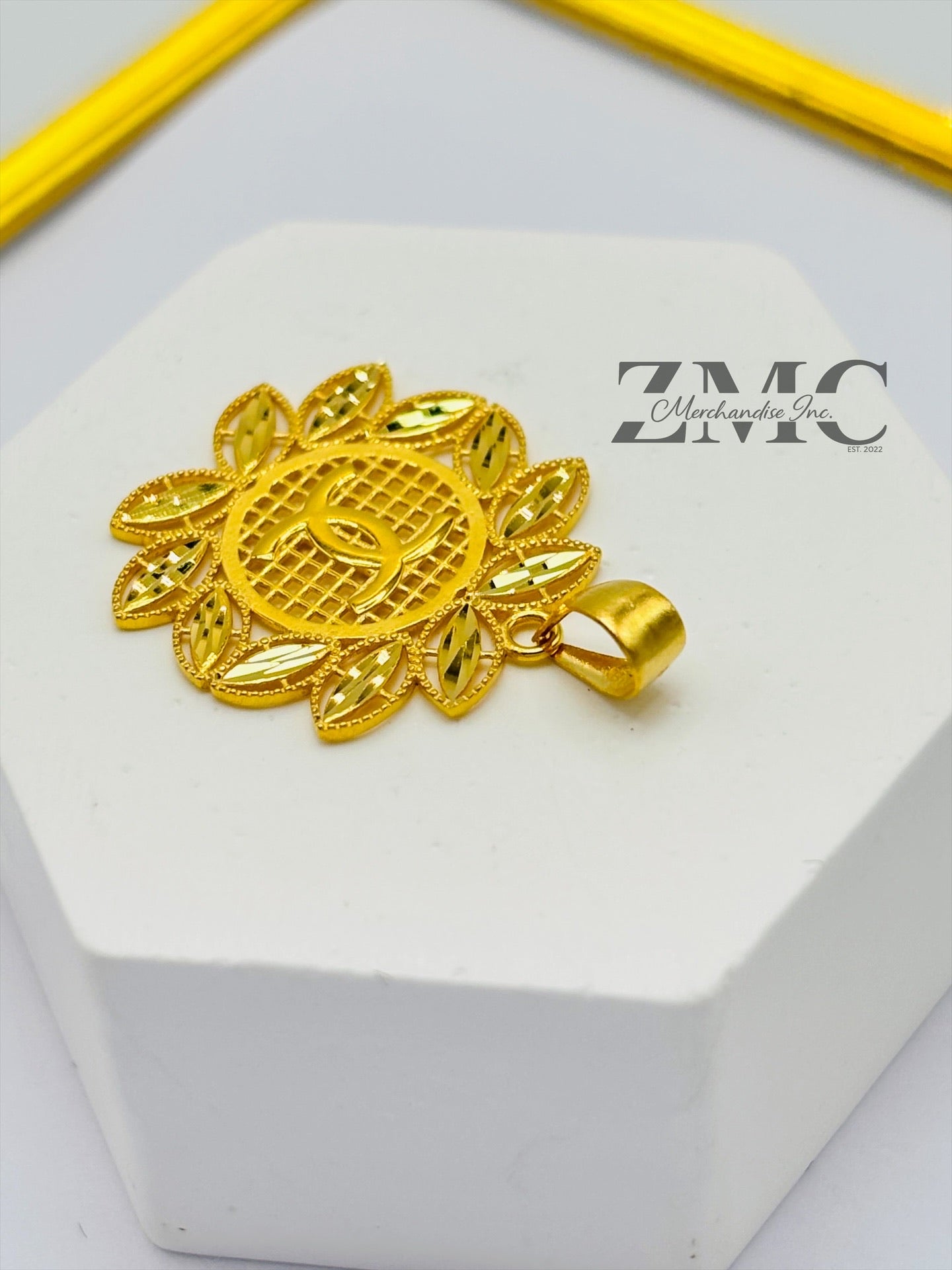 18K Gold Flower C Pendant