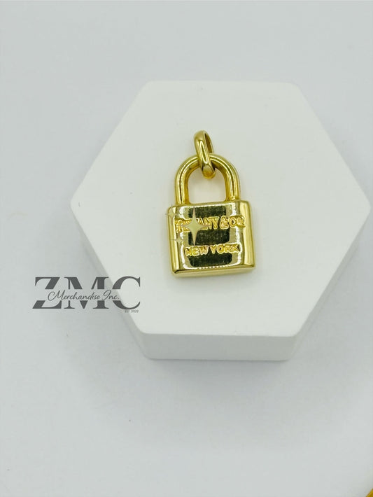 K18 Japan Gold Pad lock Pendant