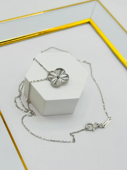 18K White Gold Clover Attached Necklace