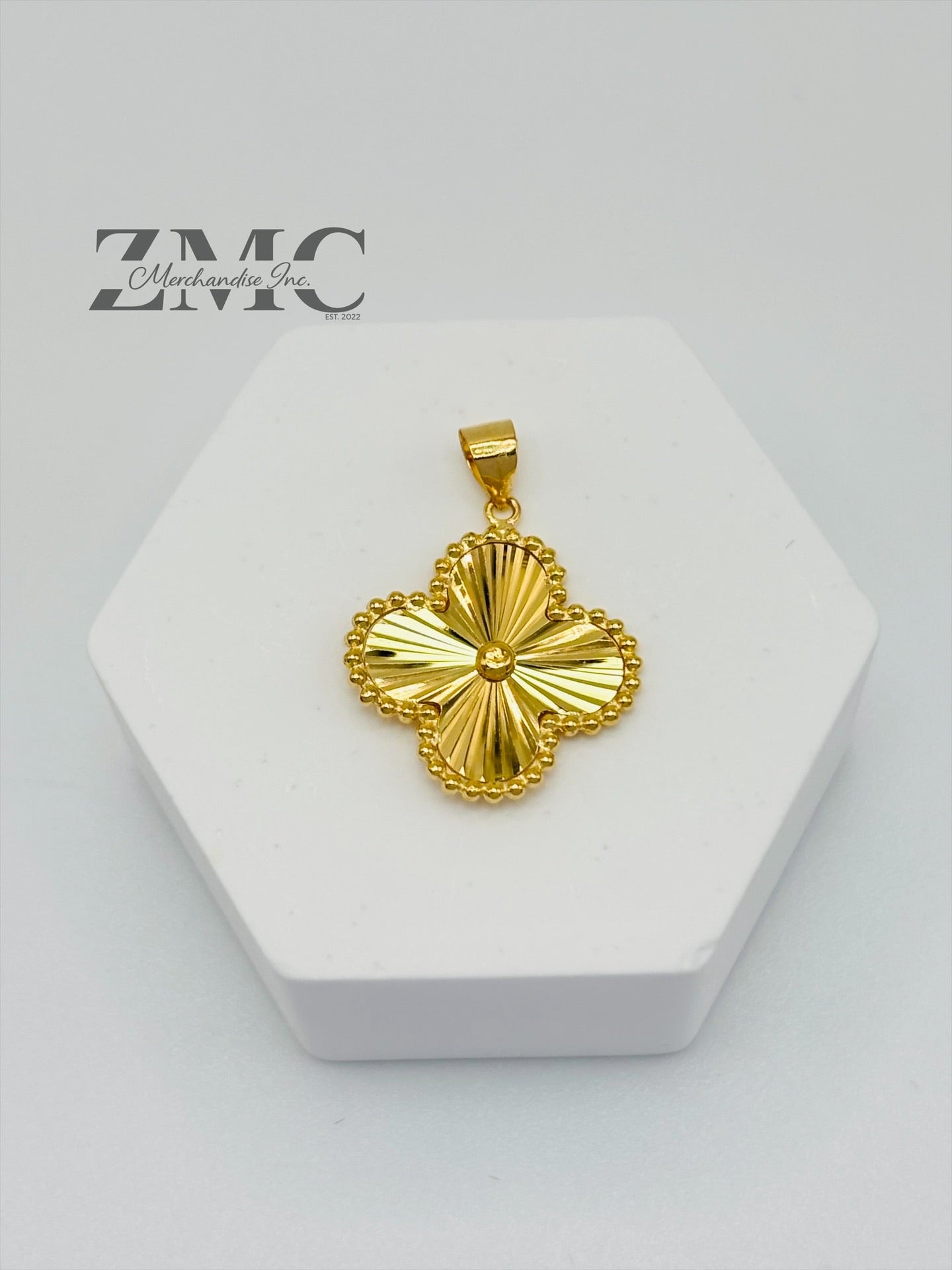 18K Gold Clover Pendant 15 mm