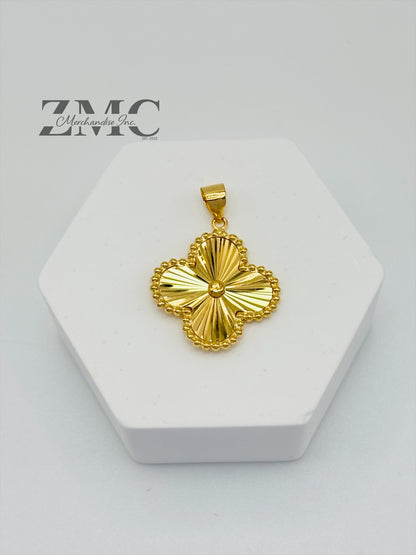18K Gold Clover Pendant 15 mm