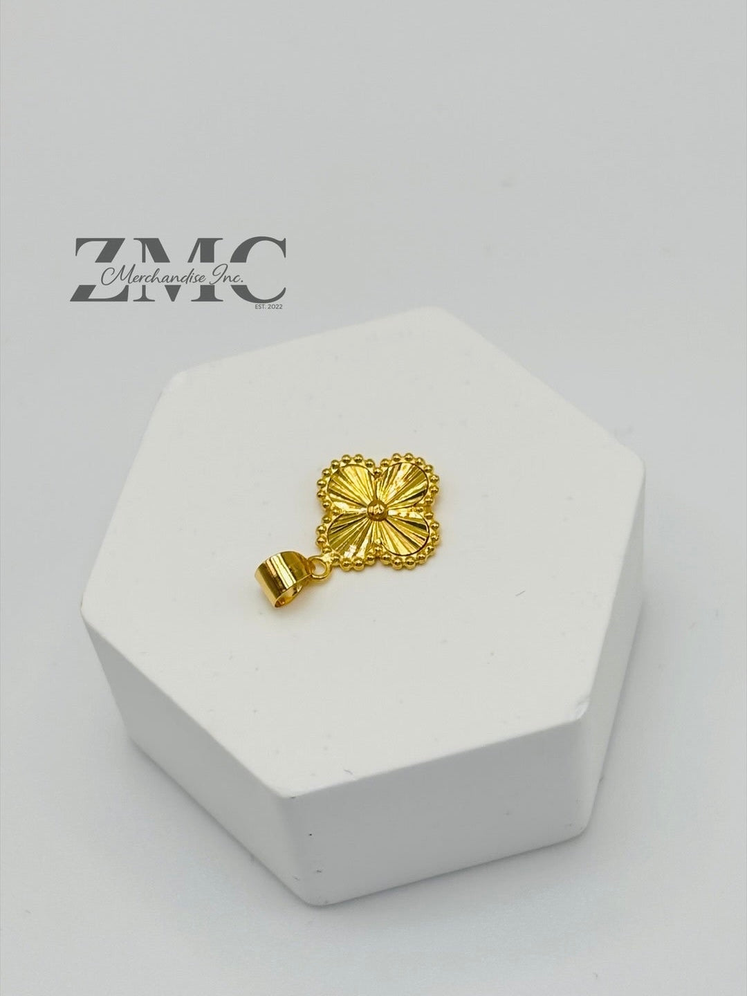 18K Gold Clover Pendant 10 mm