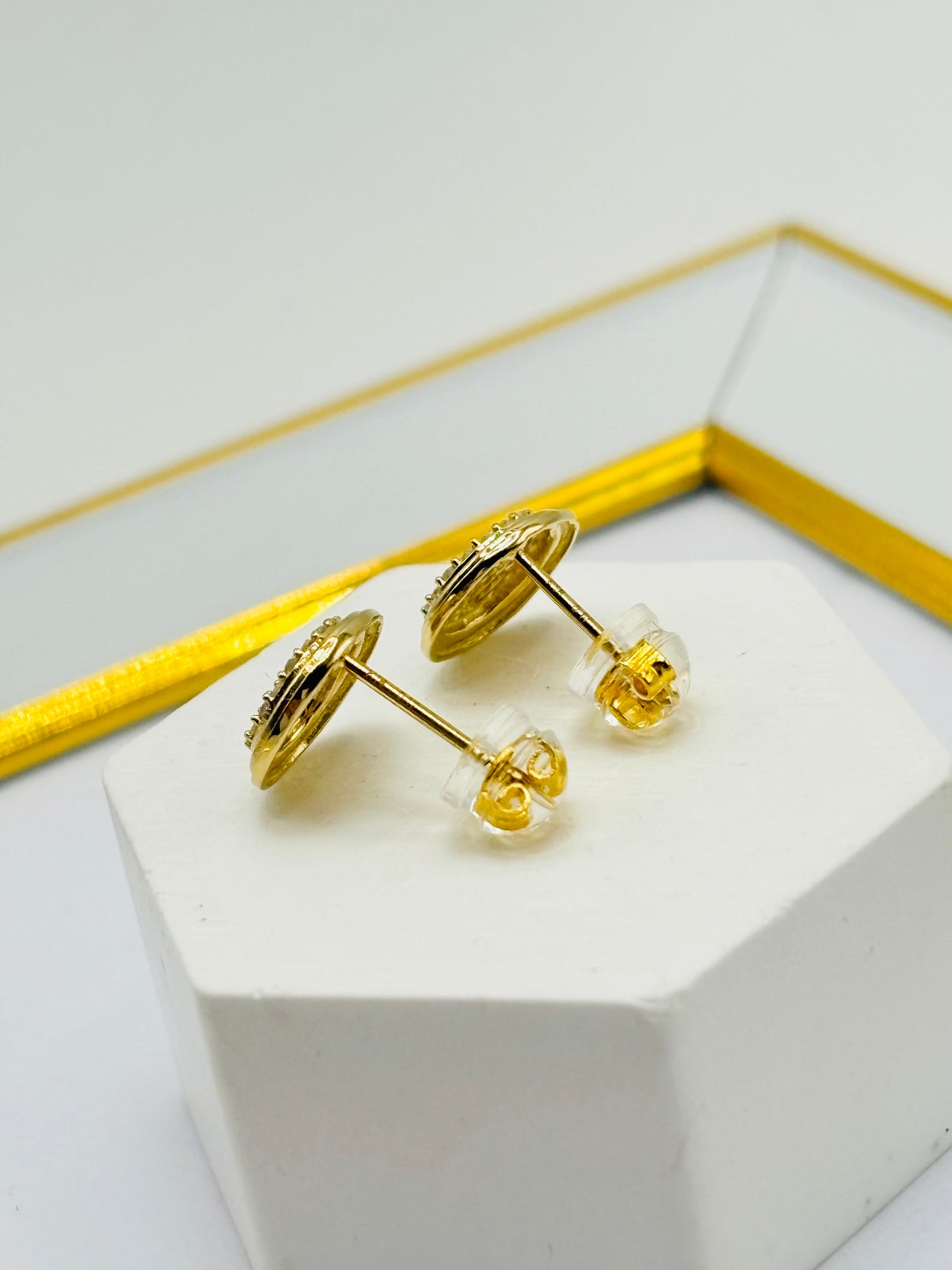 K18 Japan Gold Round Natural Diamond Earrings 0.34 carat