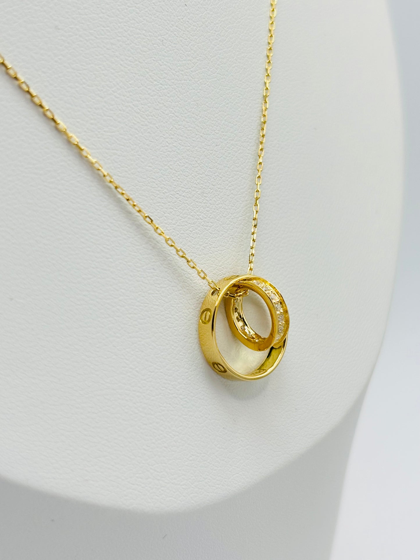 18K Gold Circle Attached Necklace