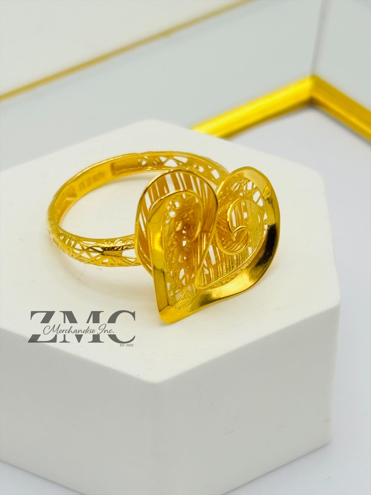 18K Gold Swirl Heart Ring