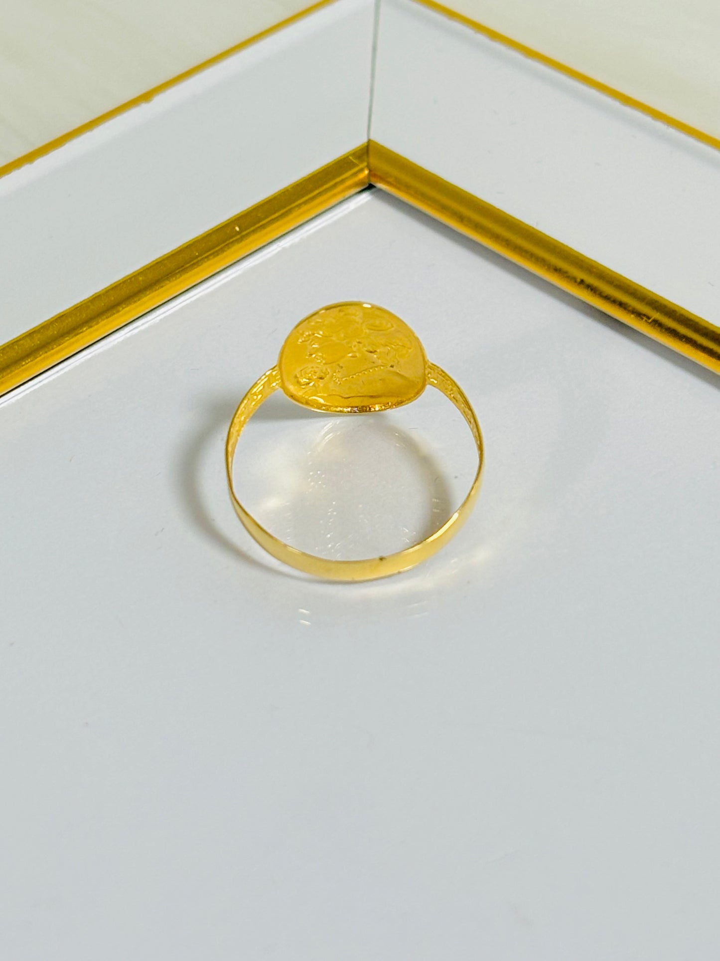 18K Gold Cameo Ring