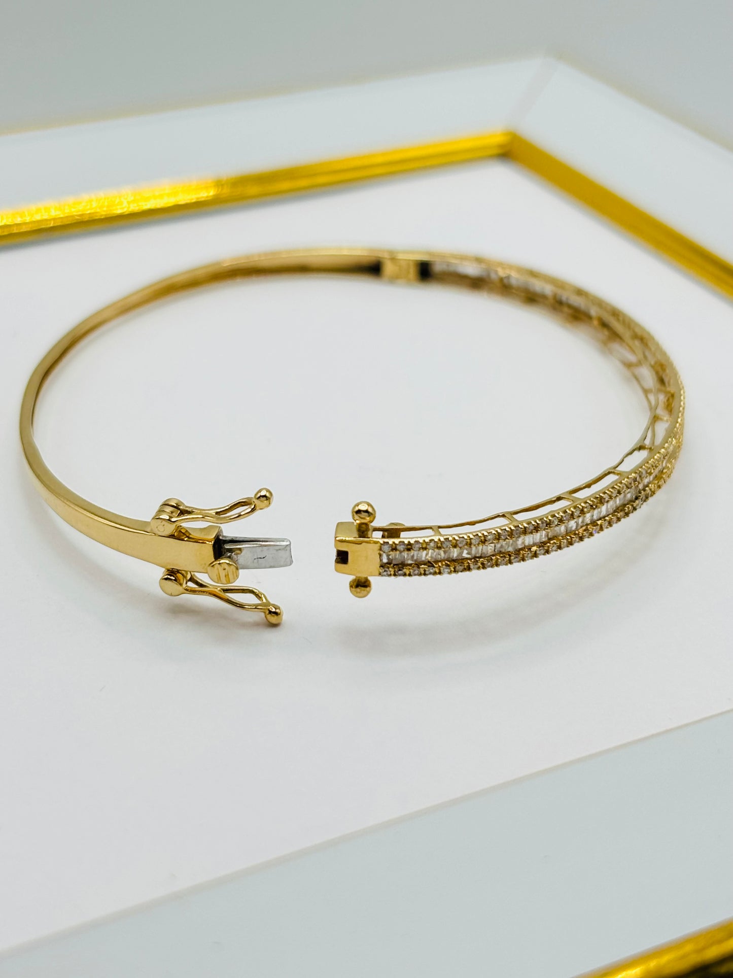 18K Gold Baguette Bangle  Natural Diamond 1.00 carat